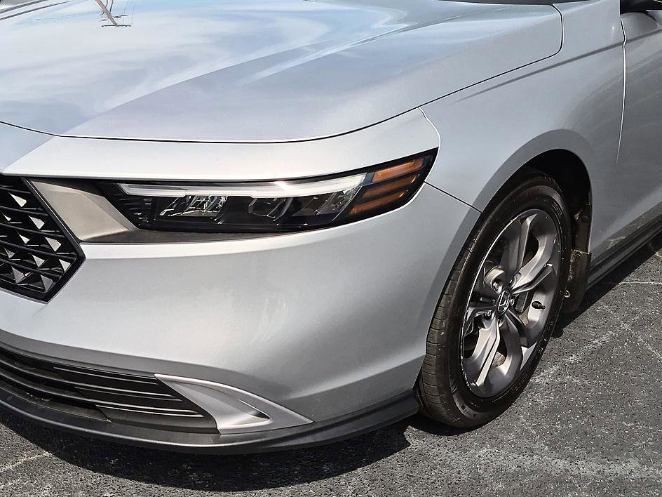 Used 2023 Lunar Silver Metallic Honda EX image 9