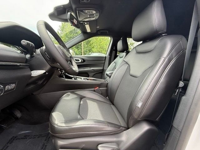 New 2026 Bright White Clearcoat Jeep Latitude image 10