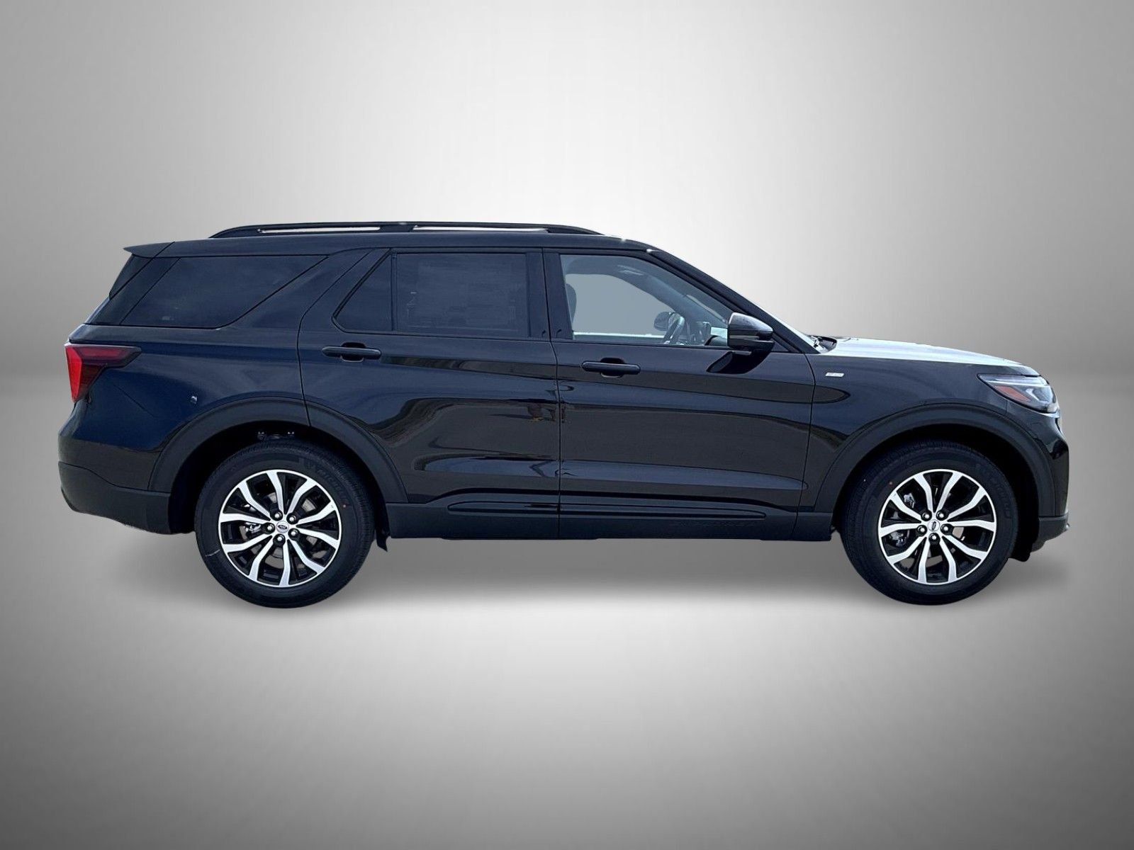 New 2026 Agate Black Metallic Ford ST-Line image 4