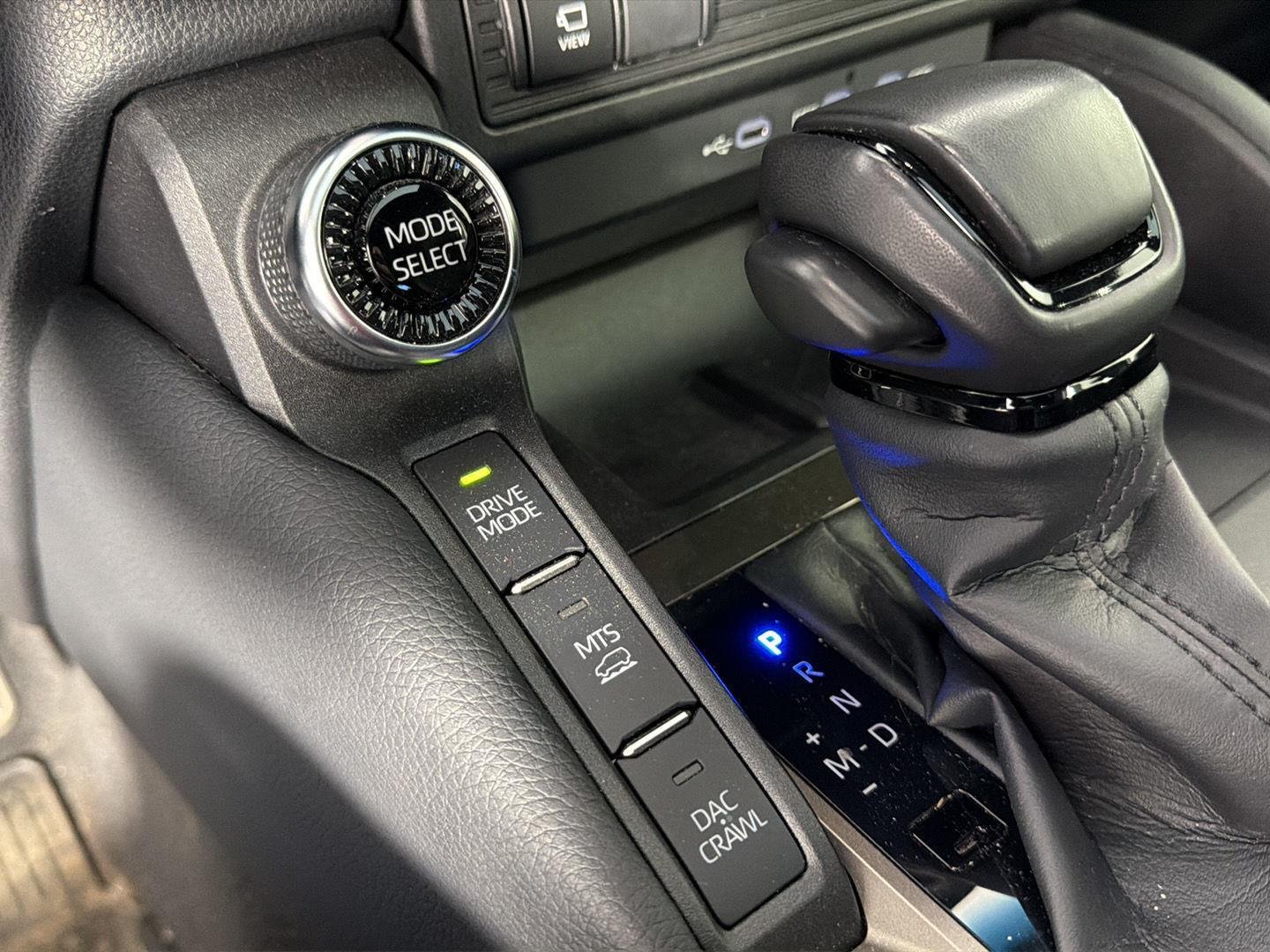 Used 2024 Wind Chill Pearl Toyota Base image 38