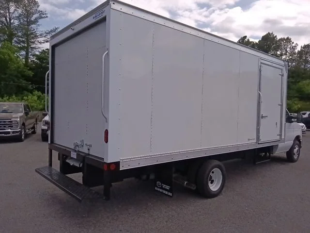 New 2026 Oxford White Ford E-450 DRW image 3