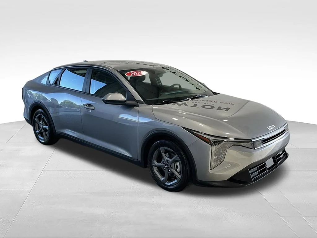 2025 Kia K4 LXS AT's photo