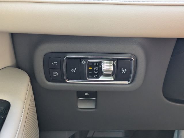Used 2024 Gray Lincoln Reserve image 25