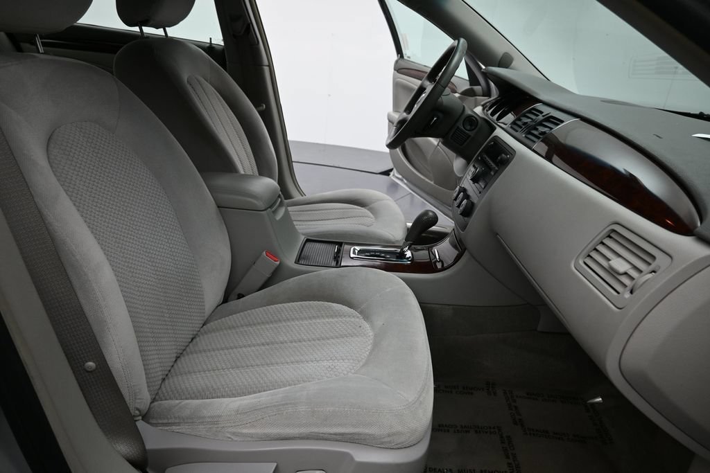 Used 2009 Quicksilver Metallic Buick CX image 19