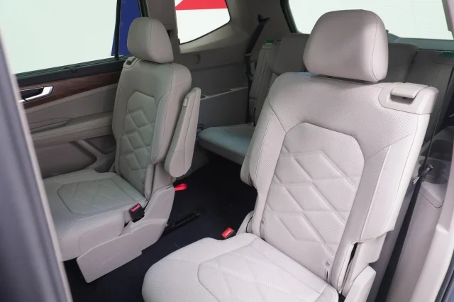 New 2026 Pure Gray Volkswagen 2.0T SE w/Technology image 21