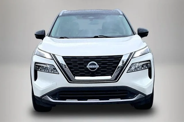 Used 2023 White Nissan SL image 3