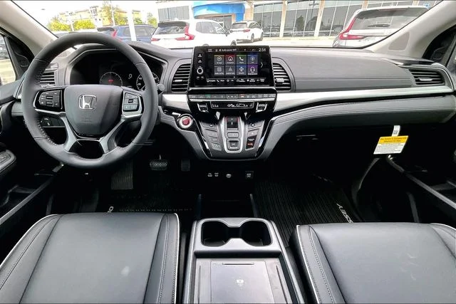 New 2026 Sonic Gray Pearl Honda Touring image 4