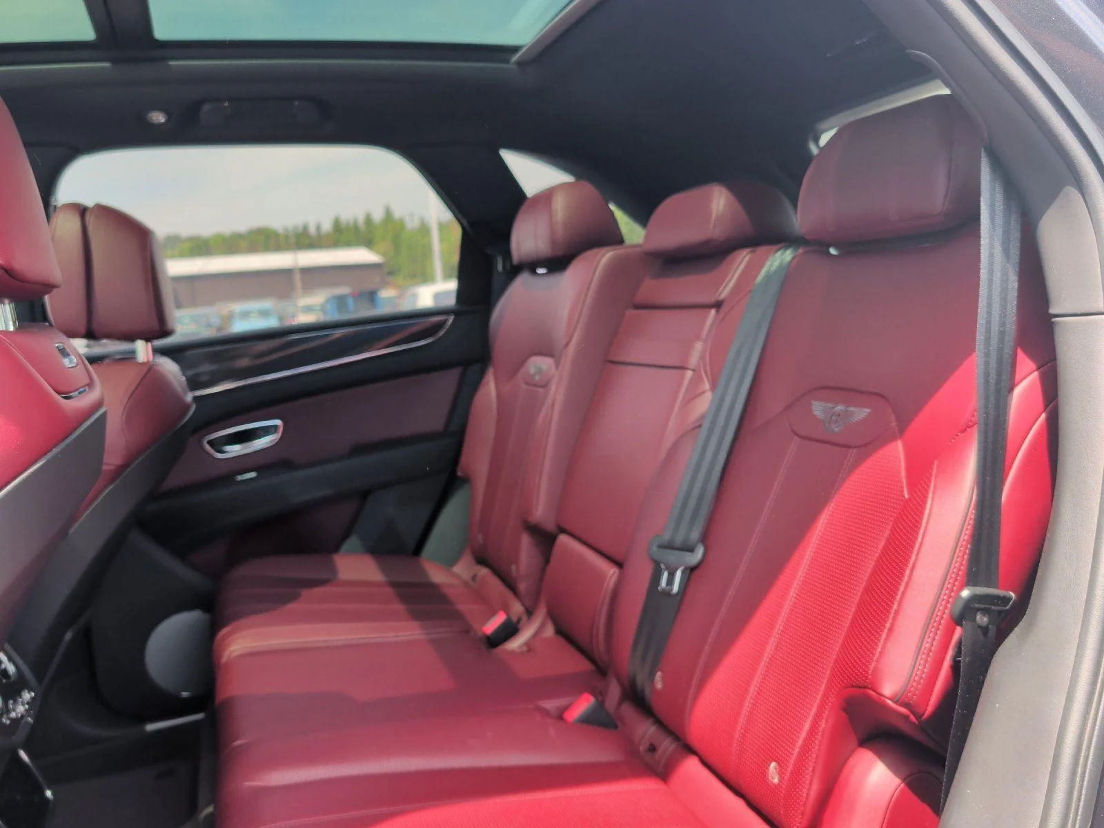 Used 2022  Bentley V8 image 12