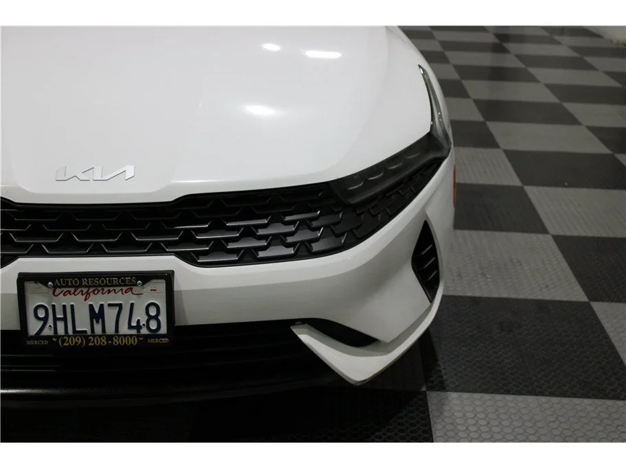 Used 2024 Glacial White Pearl Kia EX image 8