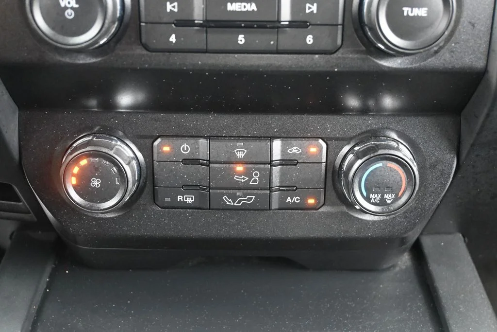 Used 2019 Black Metallic Ford XL image 18