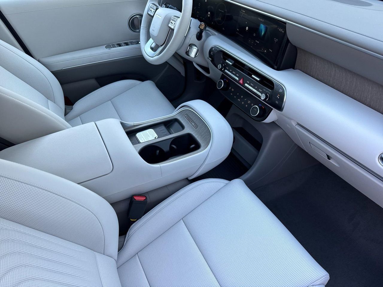 New 2026 White Hyundai SEL 8P image 14