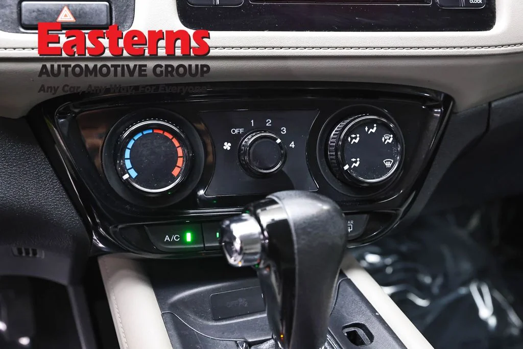 Used 2021 White Honda LX image 18