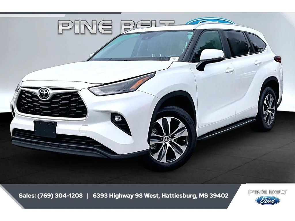 Used 2023 Wind Chill Pearl Toyota XLE image 11