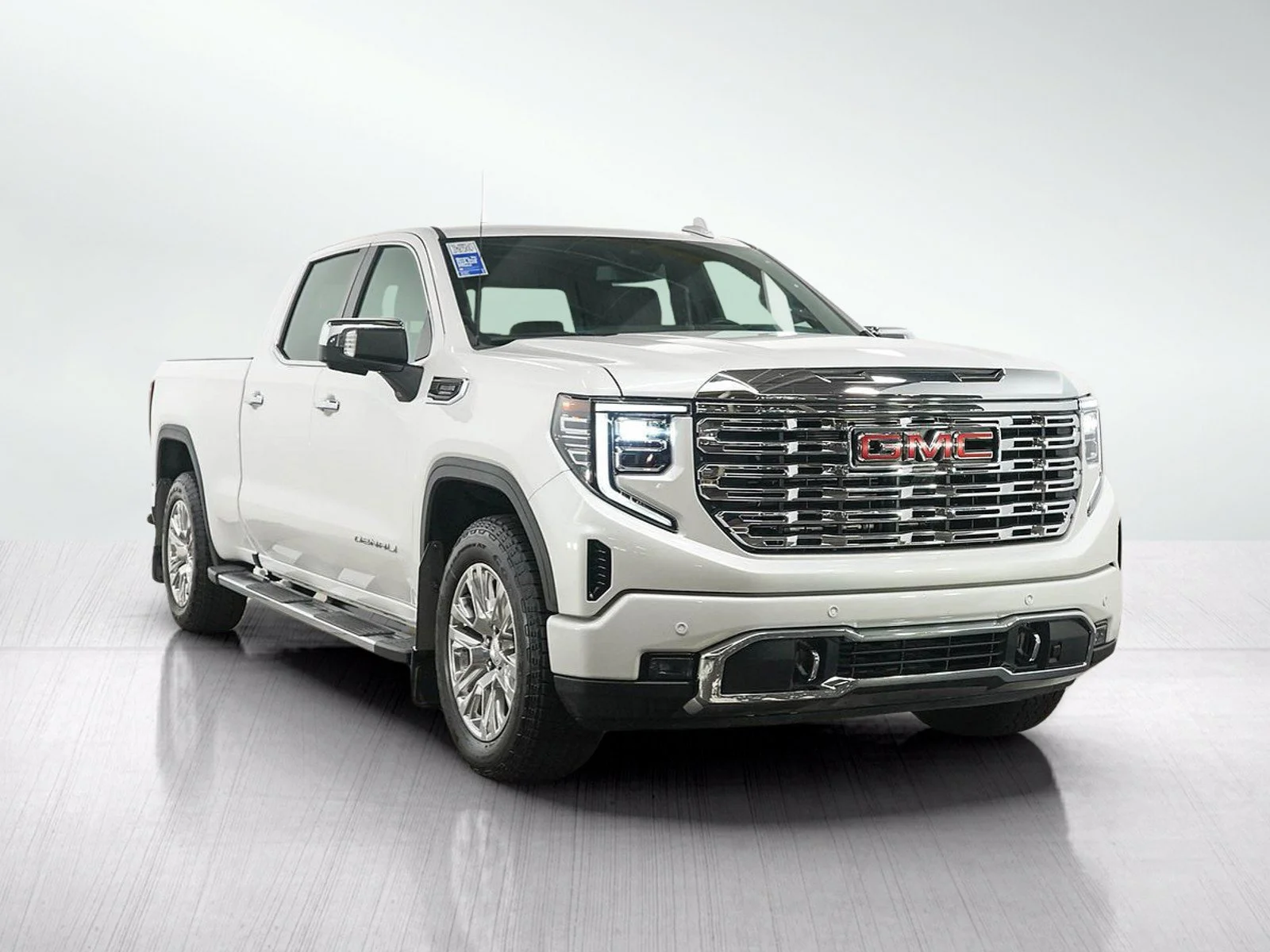 Used 2023 White Frost GMC Denali image 7