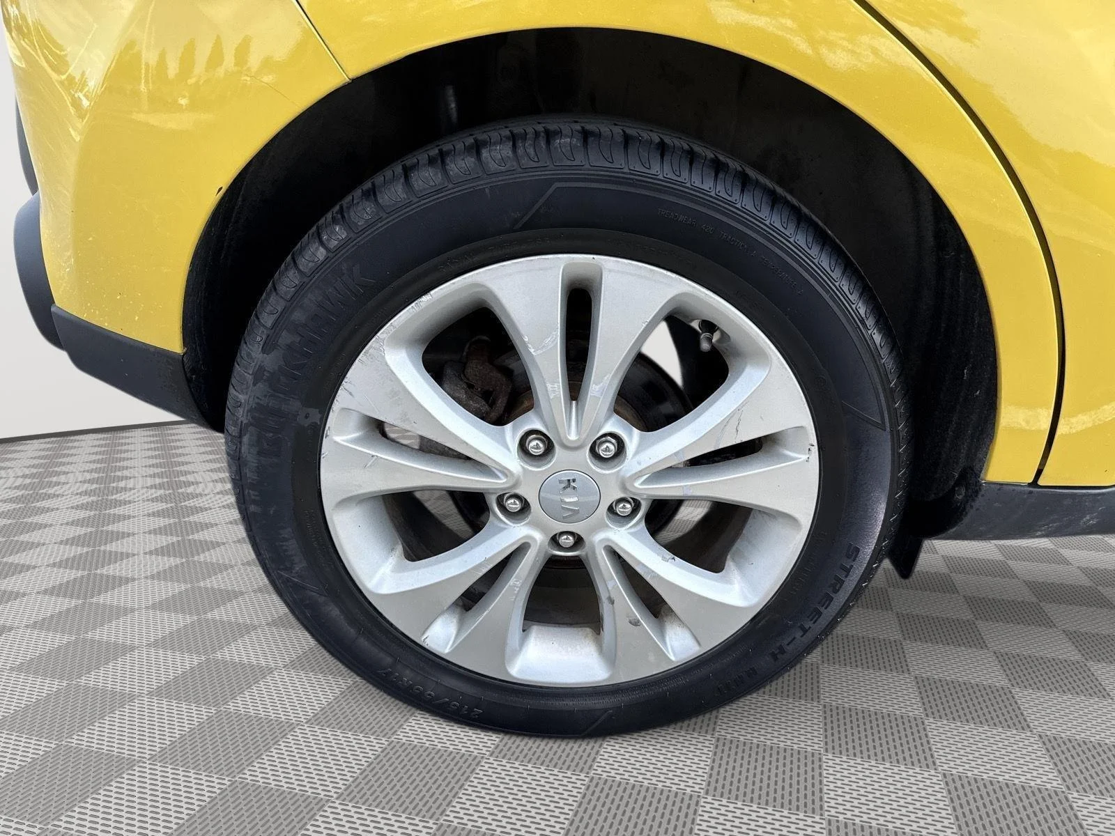 Used 2014 Solar Yellow Kia + image 7