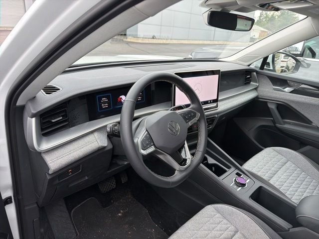 Used 2025 White/off-white Volkswagen 2.0T S image 7