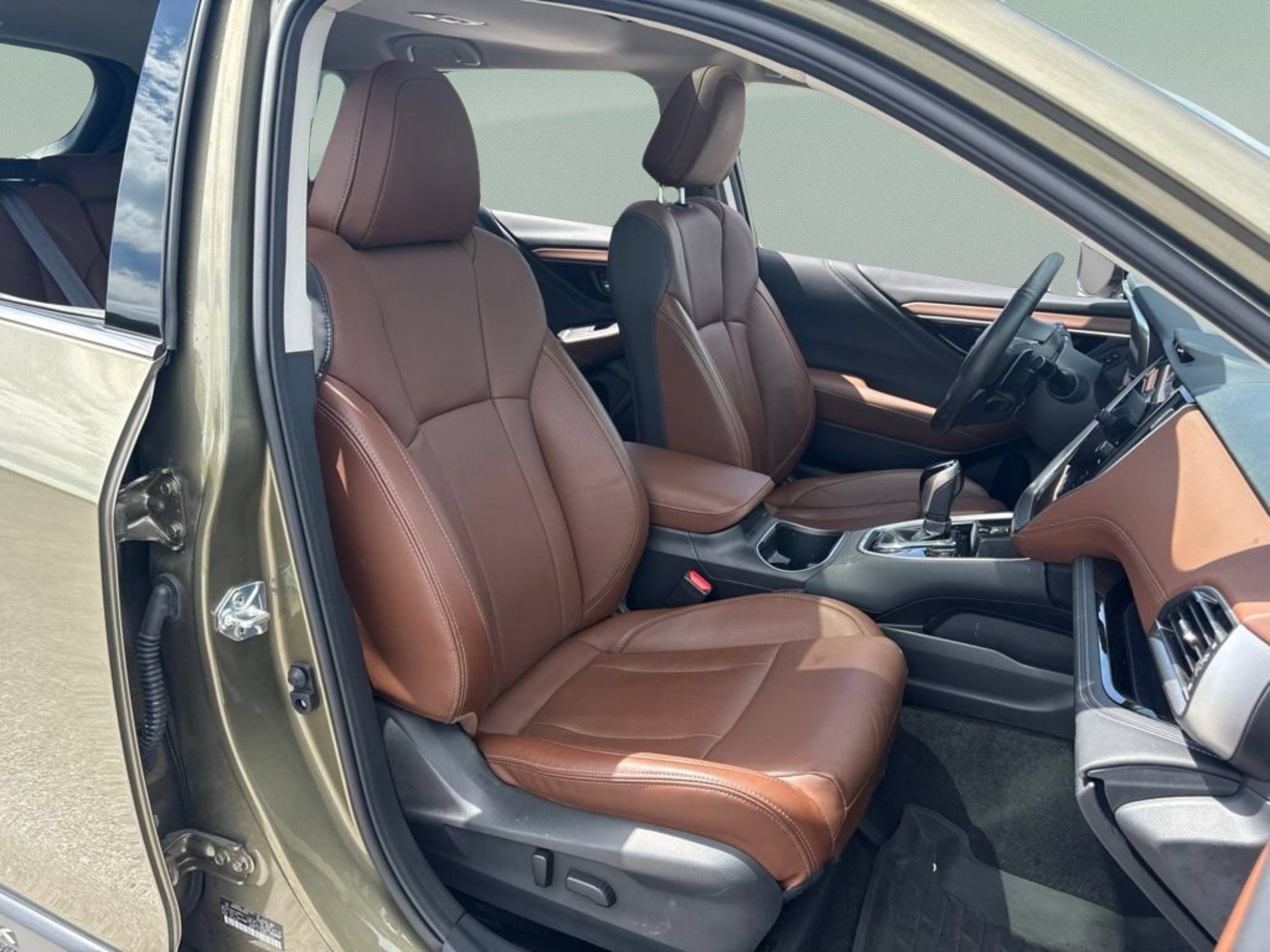 Used 2024 Autumn Green Metallic Subaru Touring image 25
