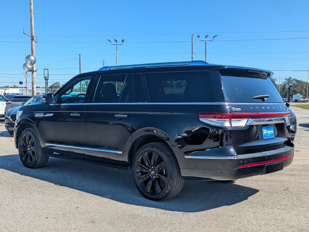 Used 2023 Black Lincoln Reserve image 3