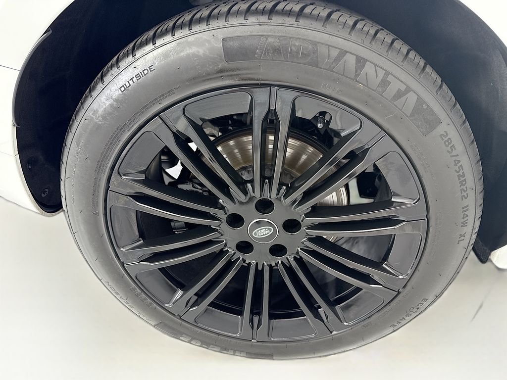 Used 2024 Fuji White Land Rover Dynamic SE image 32