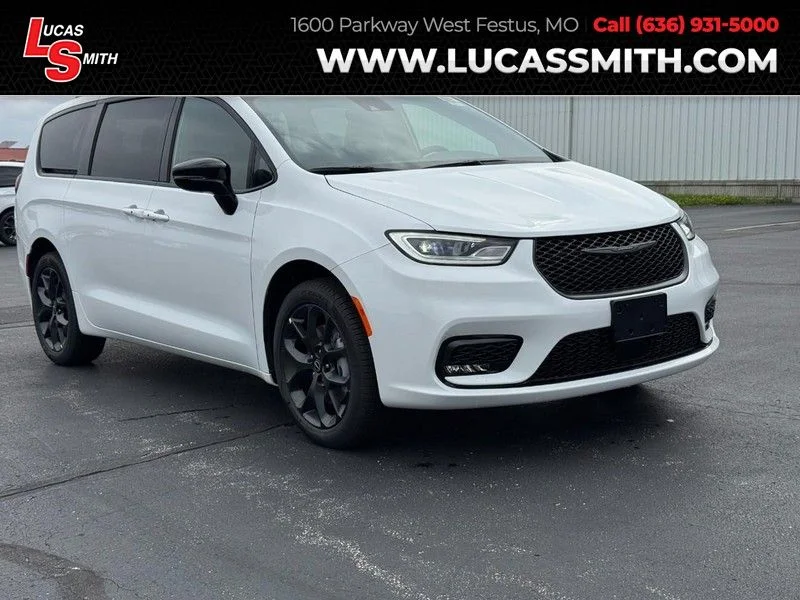 2026 Chrysler Pacifica Limited AWD's photo