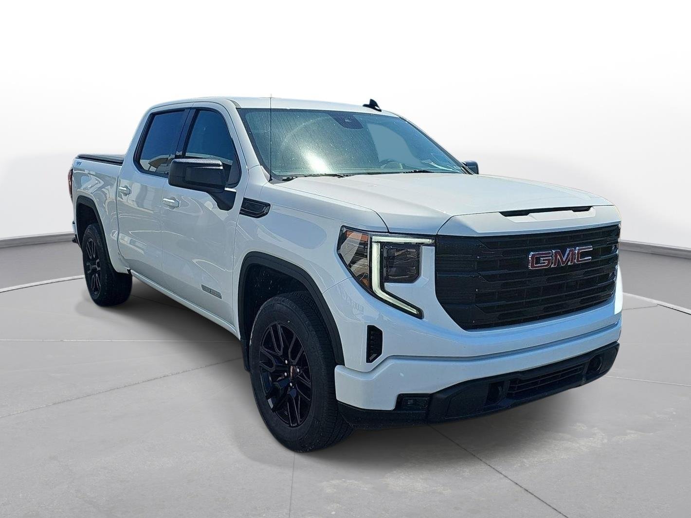 Used 2024 Summit White GMC Elevation image 4