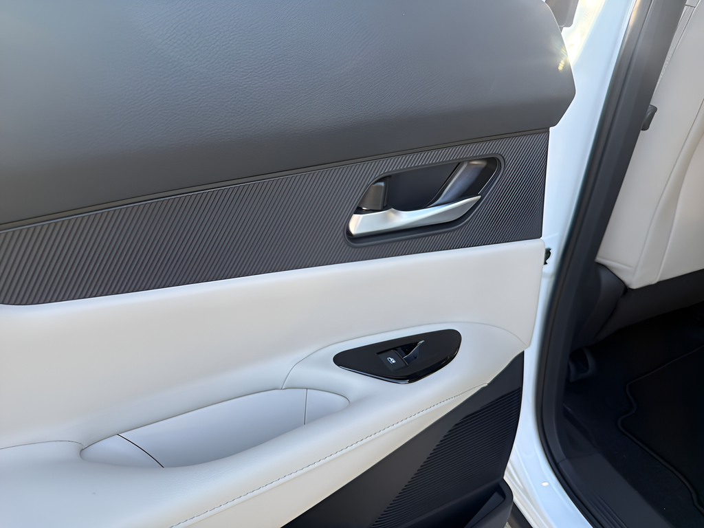 New 2026 White Nissan SL image 19