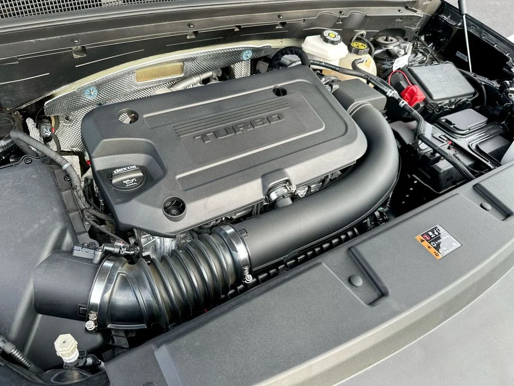 Used 2023 Black Buick Essence image 15