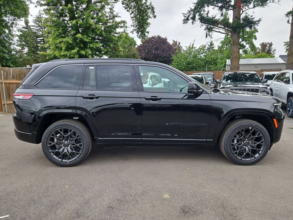 New 2026 Diamond Black Crystal Pearl-Coat Exterior Paint Jeep Summit image 8