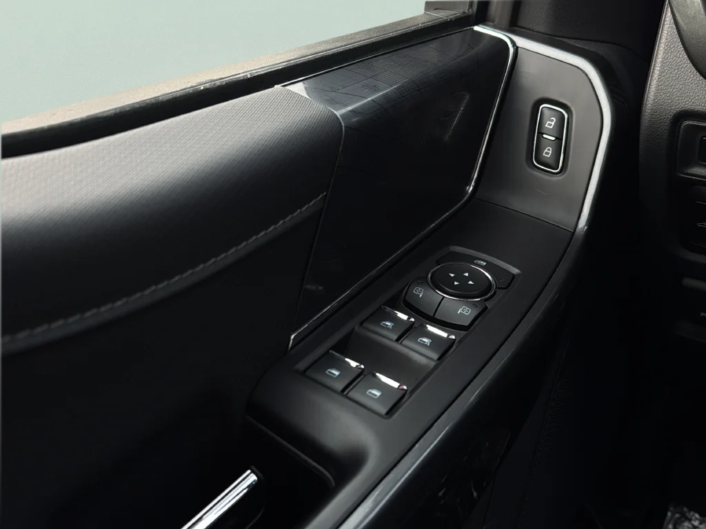 Used 2023 Gray Metallic Ford XLT image 11