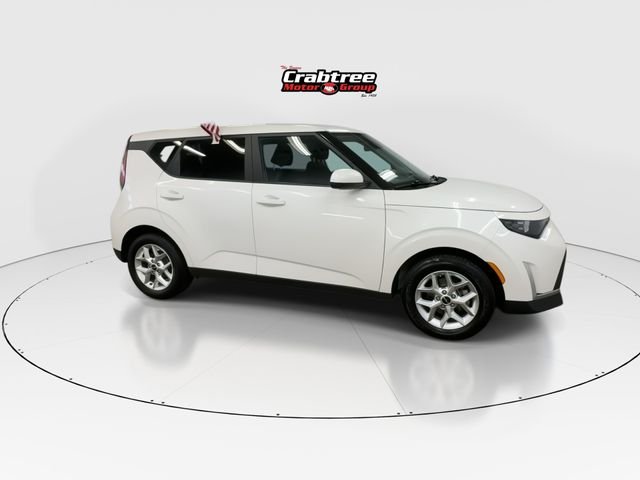 Used 2023 White Kia LX image 9