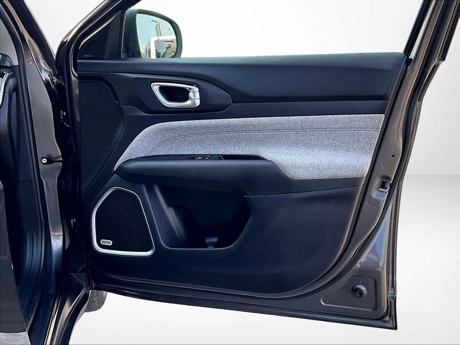 Used 2022 Gray Jeep Latitude image 22