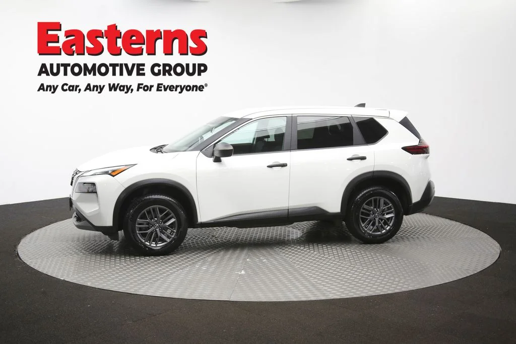 Used 2023 White Nissan S image 60