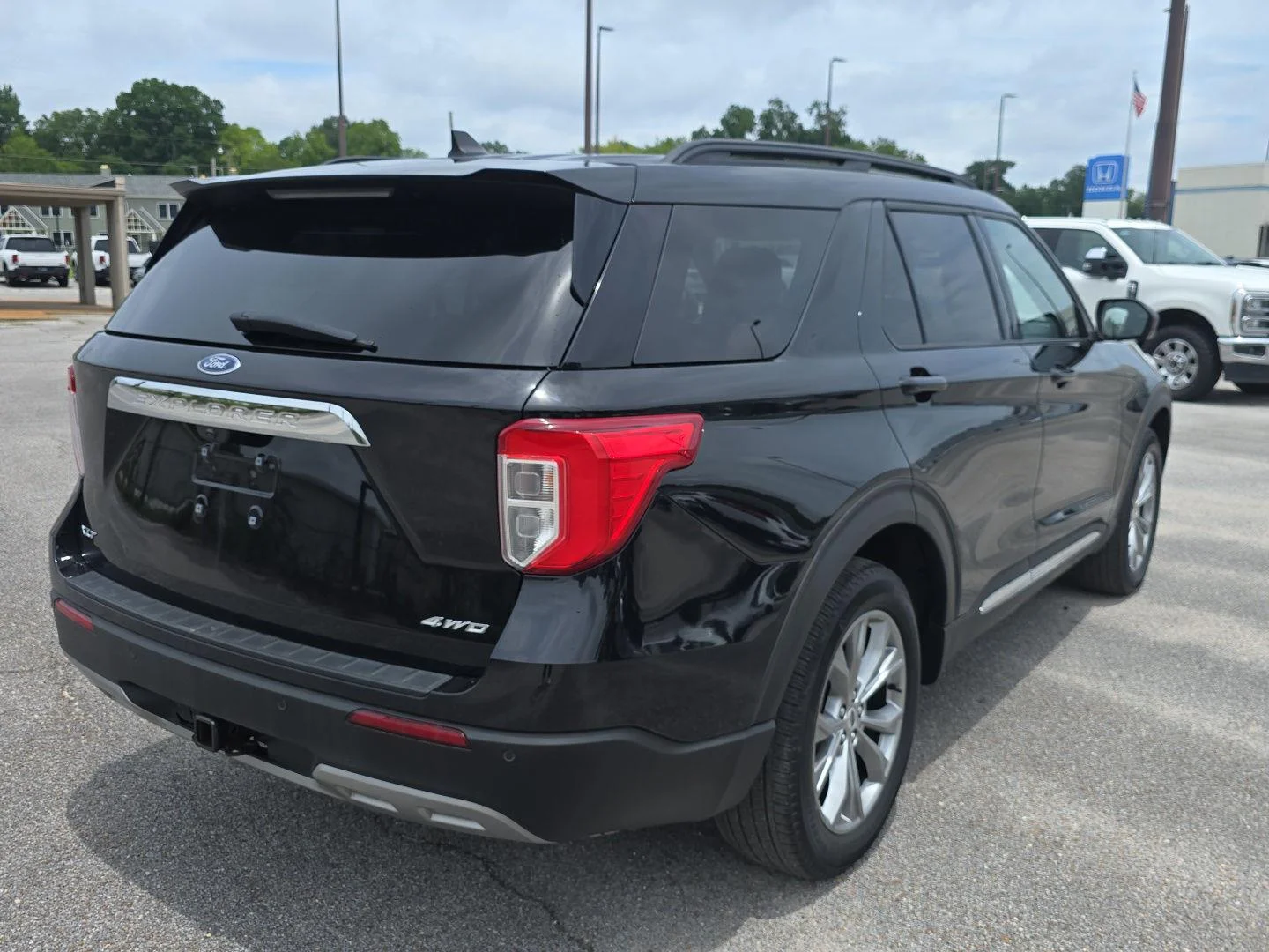 Used 2023 Agate Black Ford XLT image 3