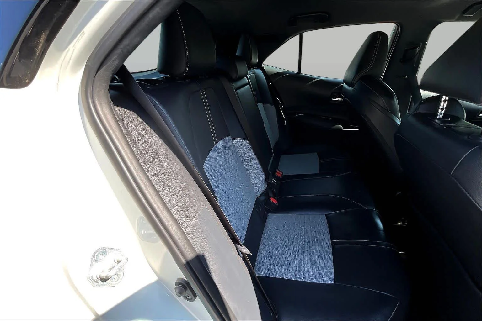 Used 2021 Wind Chill Pearl Toyota XSE image 20