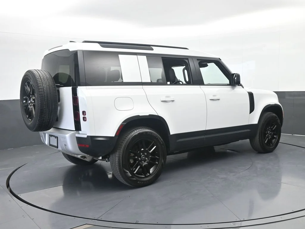 Used 2025 White Land Rover S image 6