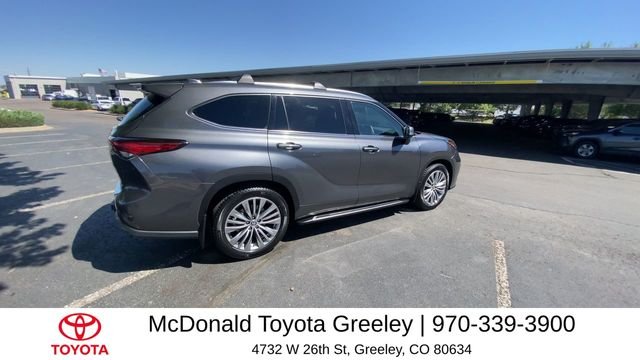 Used 2022 Gray Toyota Platinum image 7