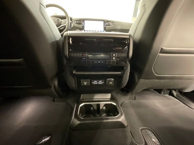 New 2026 Baltic-Gray Metallic Clear-Coat Exterior Paint Jeep  image 27