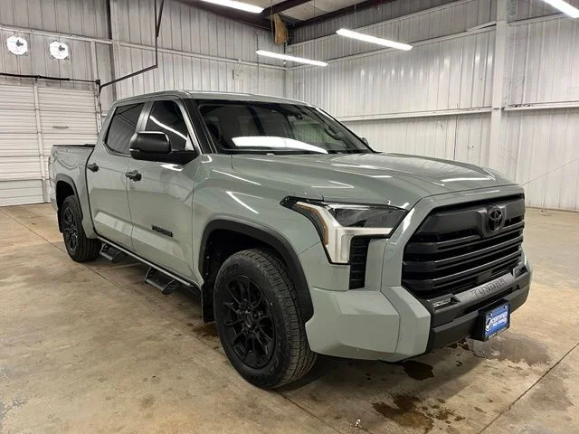 Used 2024  Toyota SR5 image 1