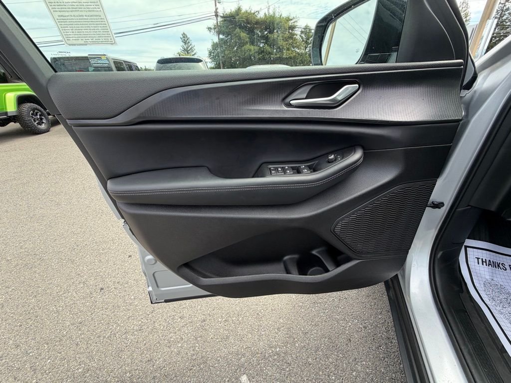 Used 2025 Silver Jeep Altitude X image 12