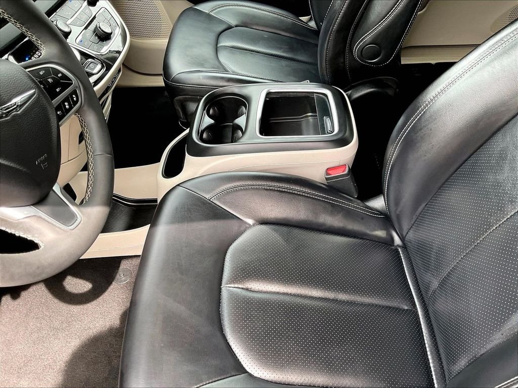 Used 2023 White Chrysler Touring L image 21