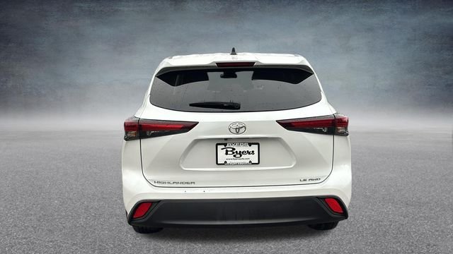 Used 2025 Pearl Toyota LE image 33