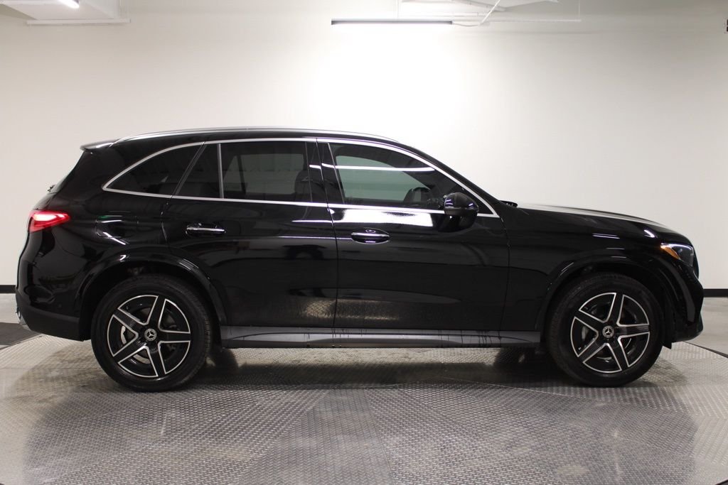 Used 2026  Mercedes-Benz GLC 300 image 8