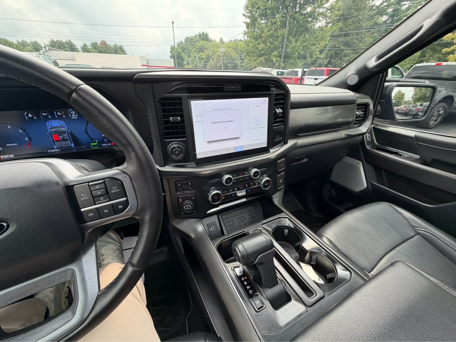 Used 2025 Agate Black Metallic Ford LARIAT image 18