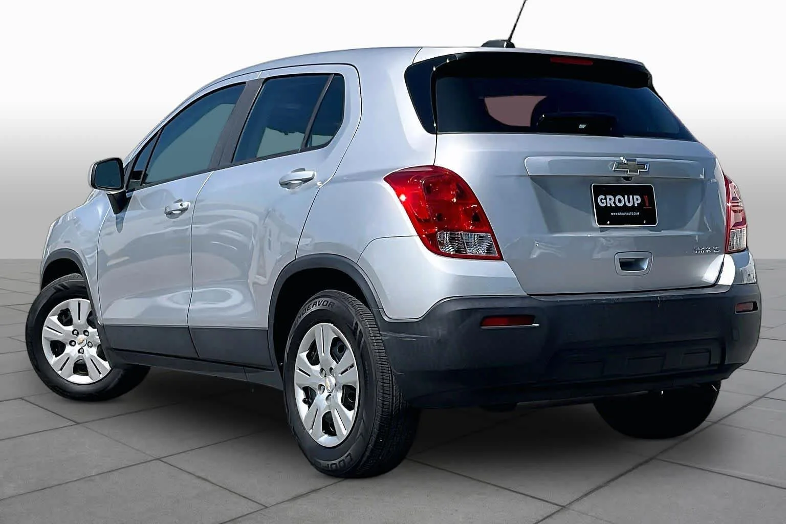 Used 2016 Silver Ice Metallic Chevrolet LS image 10