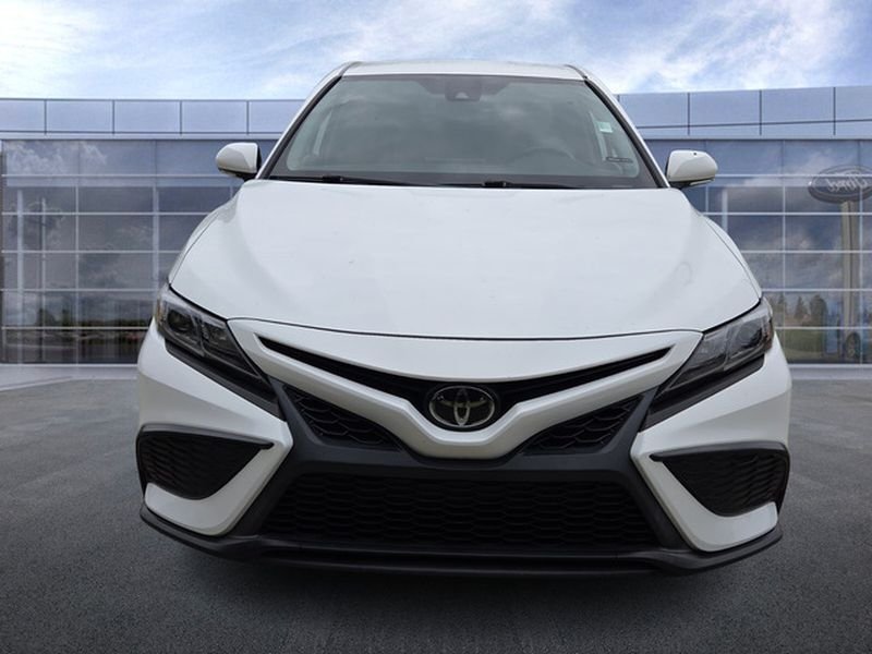 Used 2023 Ice Toyota SE image 3