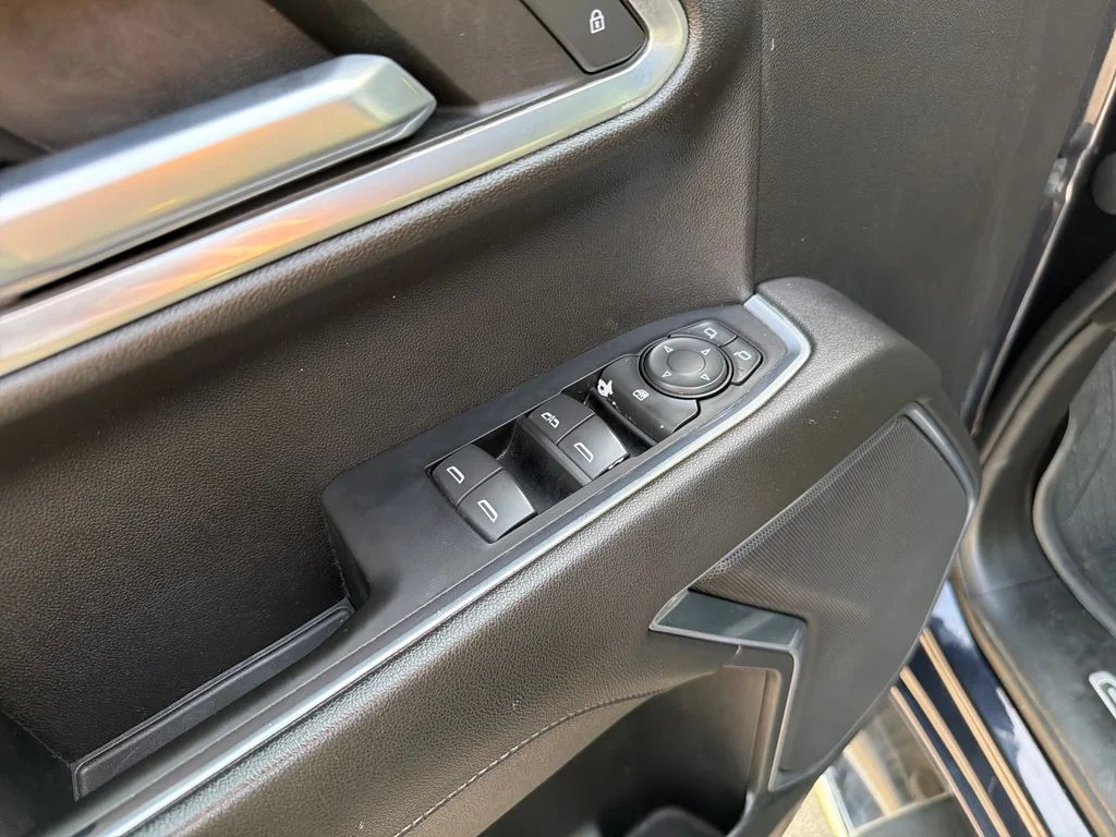 Used 2022 Gray Chevrolet LT image 22