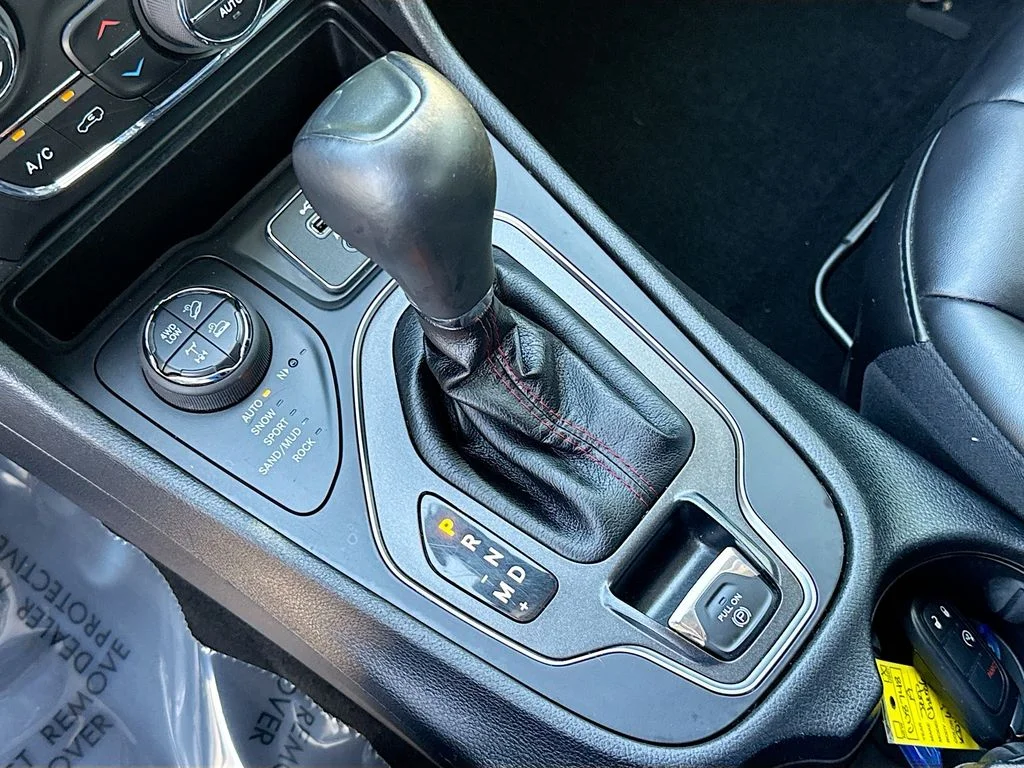 Used 2019 Bright White Clearcoat Jeep Trailhawk image 16