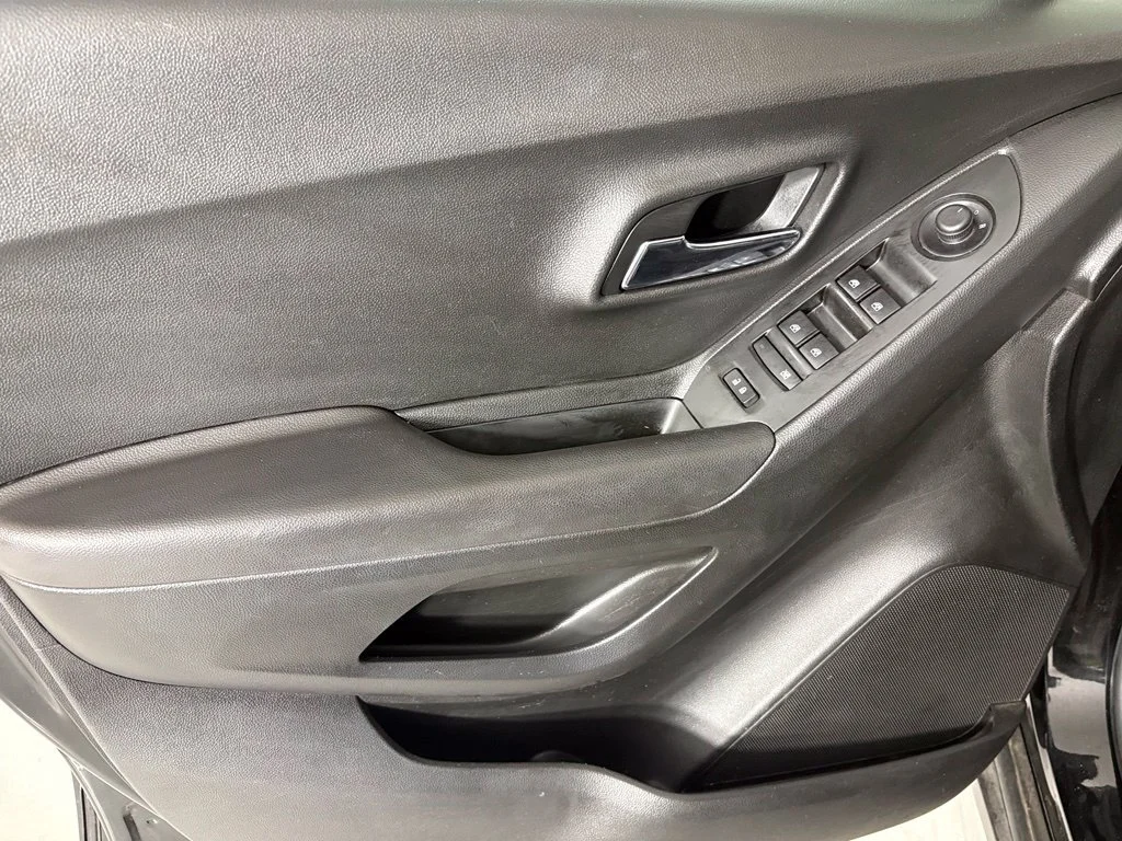 Used 2020 Black Chevrolet LS image 15