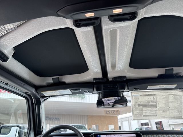 New 2026 Bright White Clear-Coat Exterior Paint Jeep 85th Anniversary Edition image 39