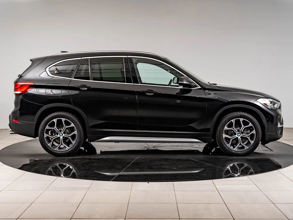 Used 2021 Black Sapphire Metallic BMW sDrive28i image 11